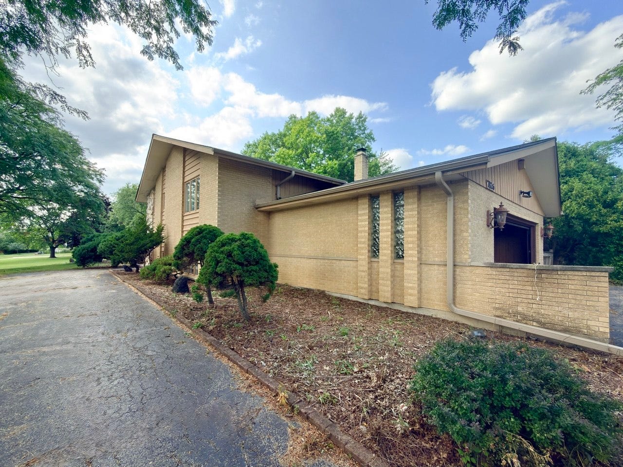 7826 Dunham Road, Downers Grove, IL 60516 7826 Dunham Road, Downers Grove, IL 60516
