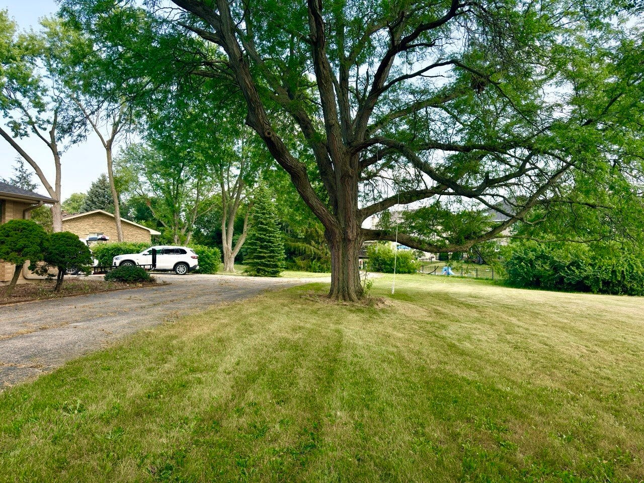 7826 Dunham Road, Downers Grove, IL 60516 7826 Dunham Road, Downers Grove, IL 60516