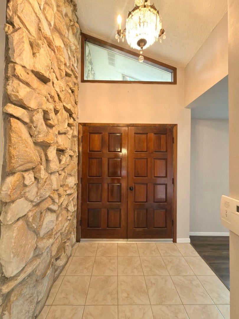 7826 Dunham Road, Downers Grove, IL 60516 7826 Dunham Road, Downers Grove, IL 60516