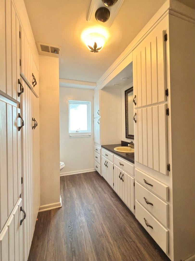 7826 Dunham Road, Downers Grove, IL 60516 7826 Dunham Road, Downers Grove, IL 60516