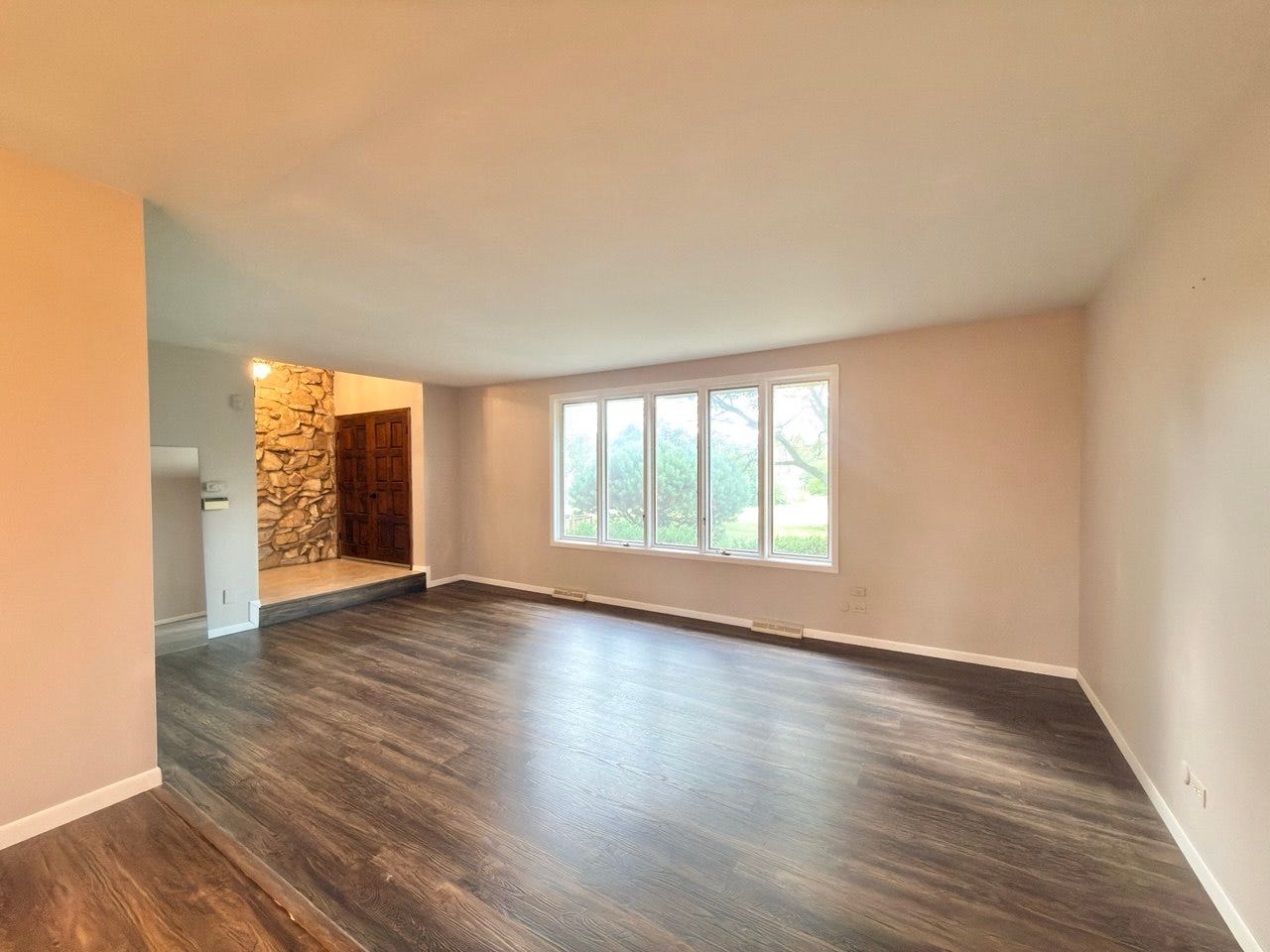 7826 Dunham Road, Downers Grove, IL 60516 7826 Dunham Road, Downers Grove, IL 60516