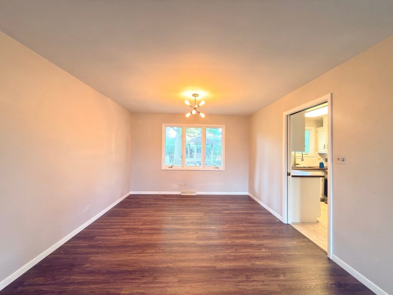 7826 Dunham Road, Downers Grove, IL 60516 7826 Dunham Road, Downers Grove, IL 60516