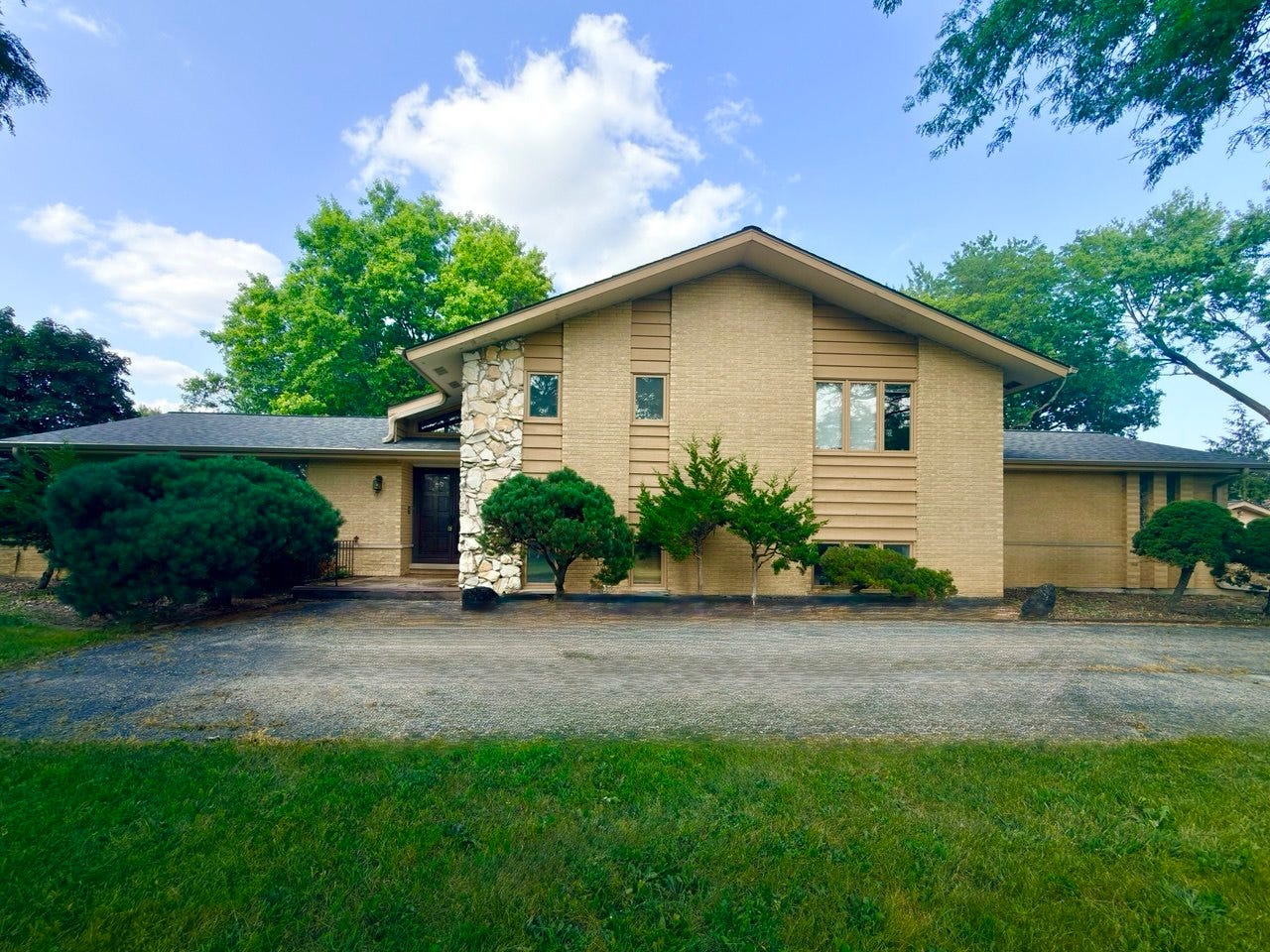 7826 Dunham Road, Downers Grove, IL 60516 7826 Dunham Road, Downers Grove, IL 60516