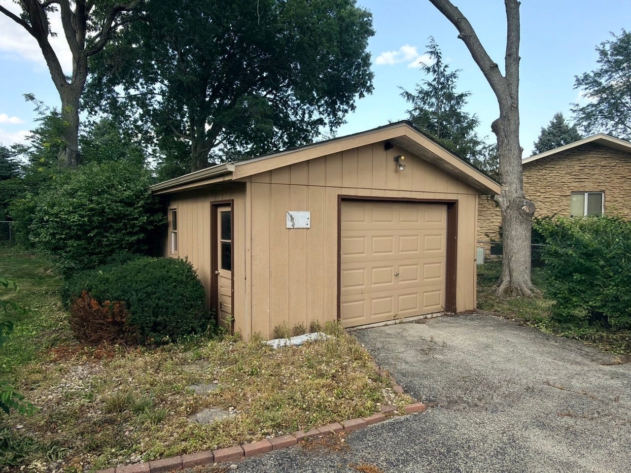 7826 Dunham Road, Downers Grove, IL 60516 7826 Dunham Road, Downers Grove, IL 60516