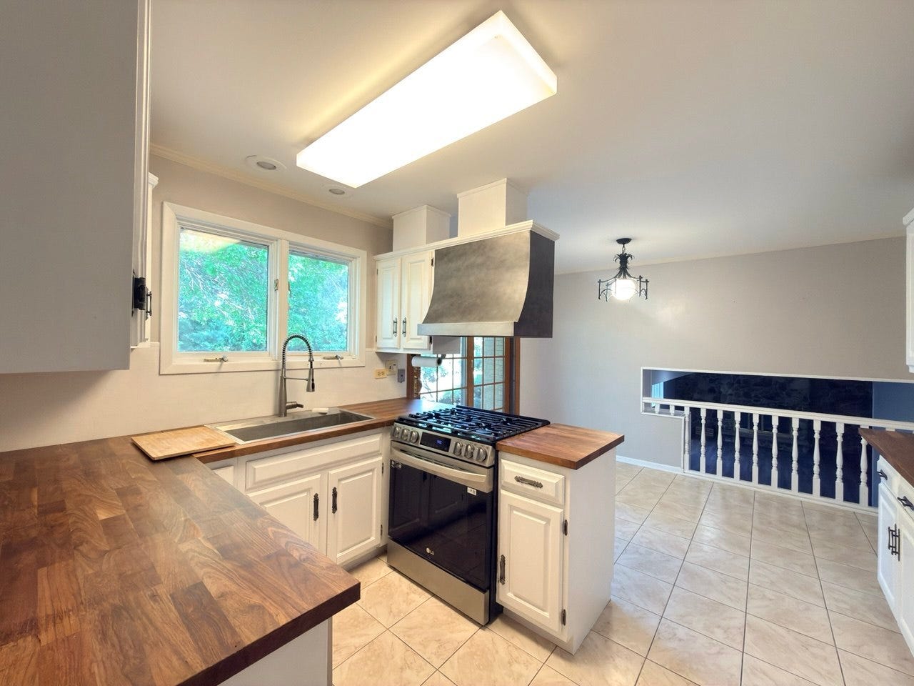 7826 Dunham Road, Downers Grove, IL 60516 7826 Dunham Road, Downers Grove, IL 60516