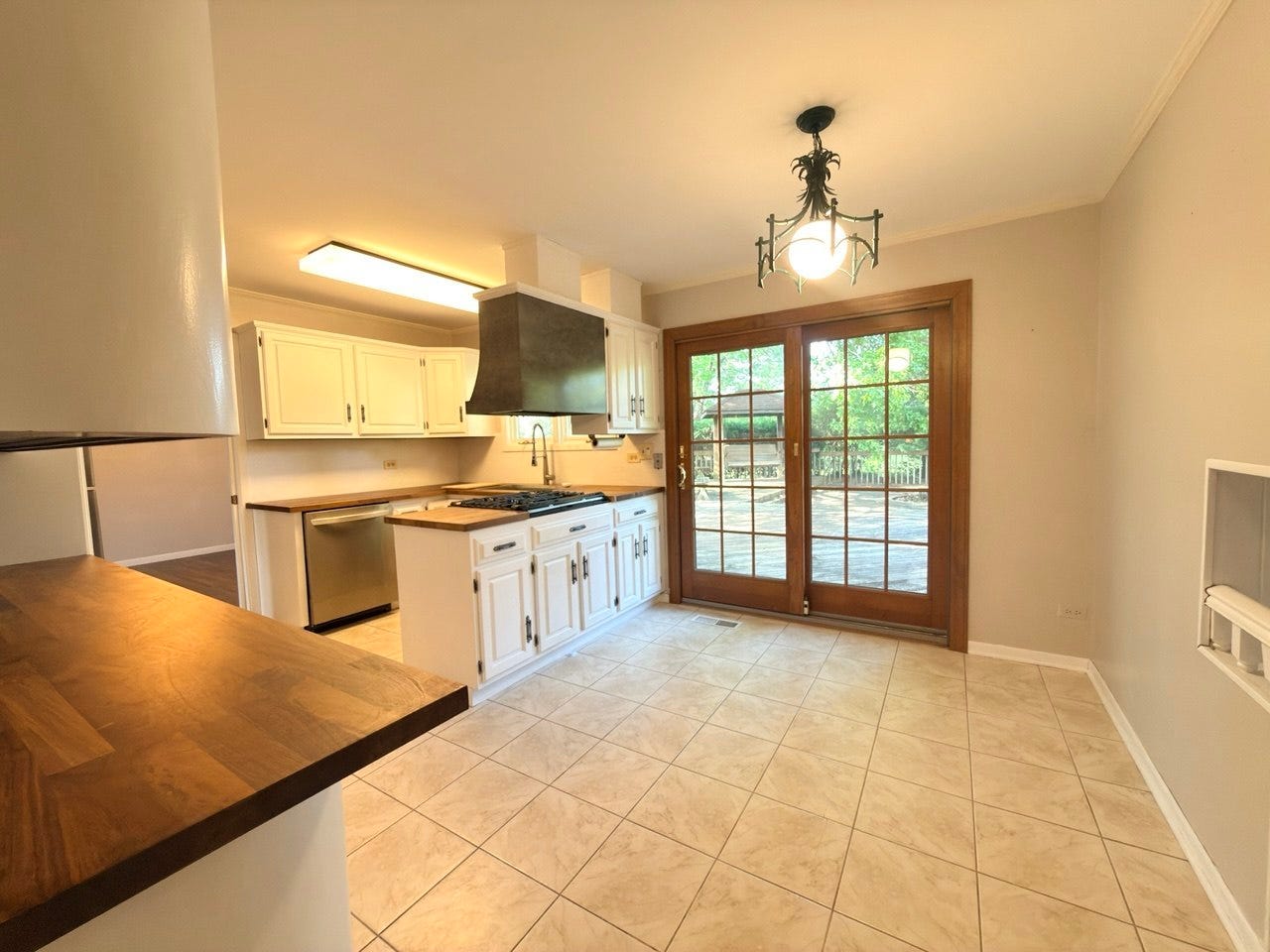 7826 Dunham Road, Downers Grove, IL 60516 7826 Dunham Road, Downers Grove, IL 60516