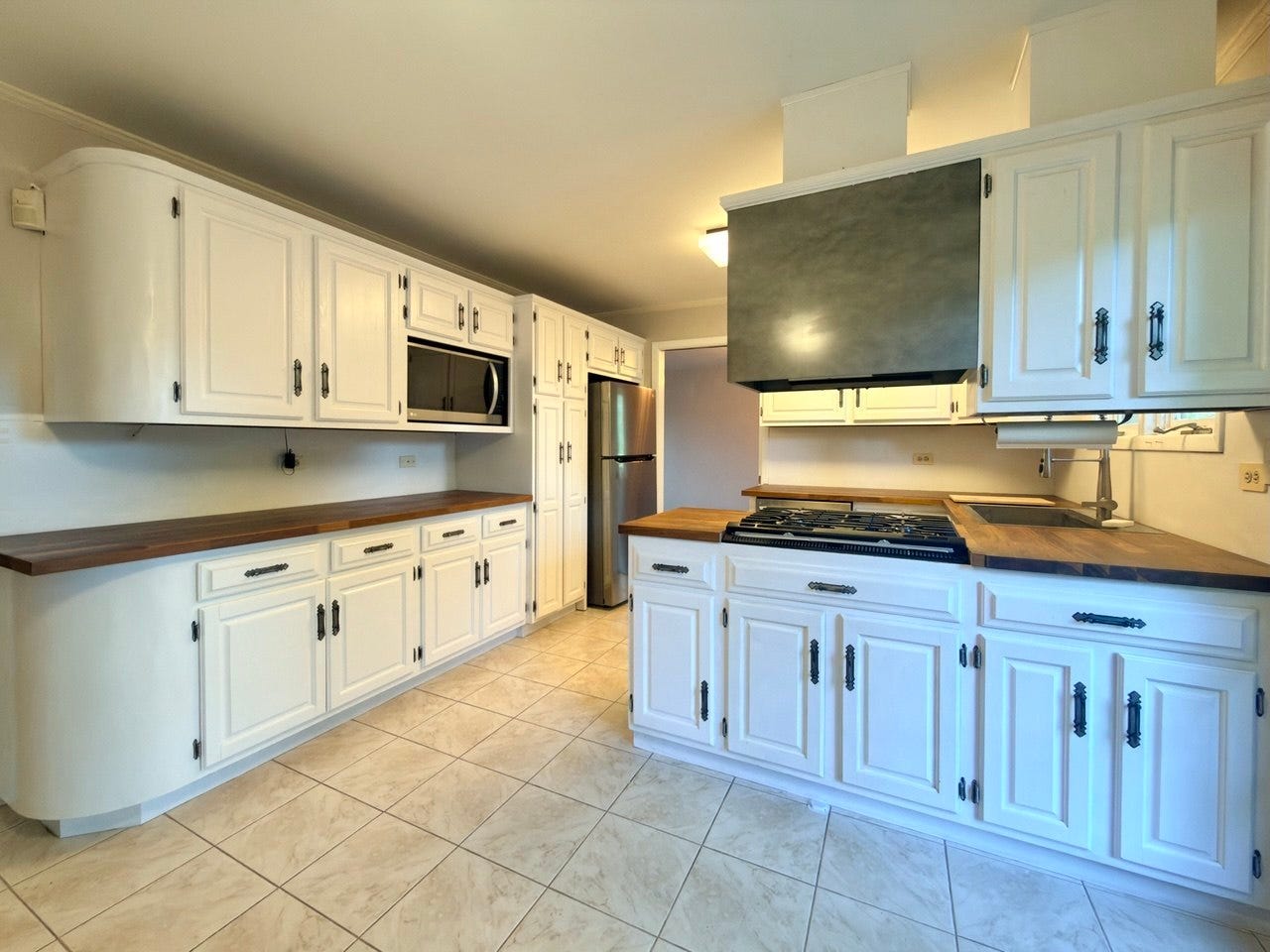 7826 Dunham Road, Downers Grove, IL 60516 7826 Dunham Road, Downers Grove, IL 60516