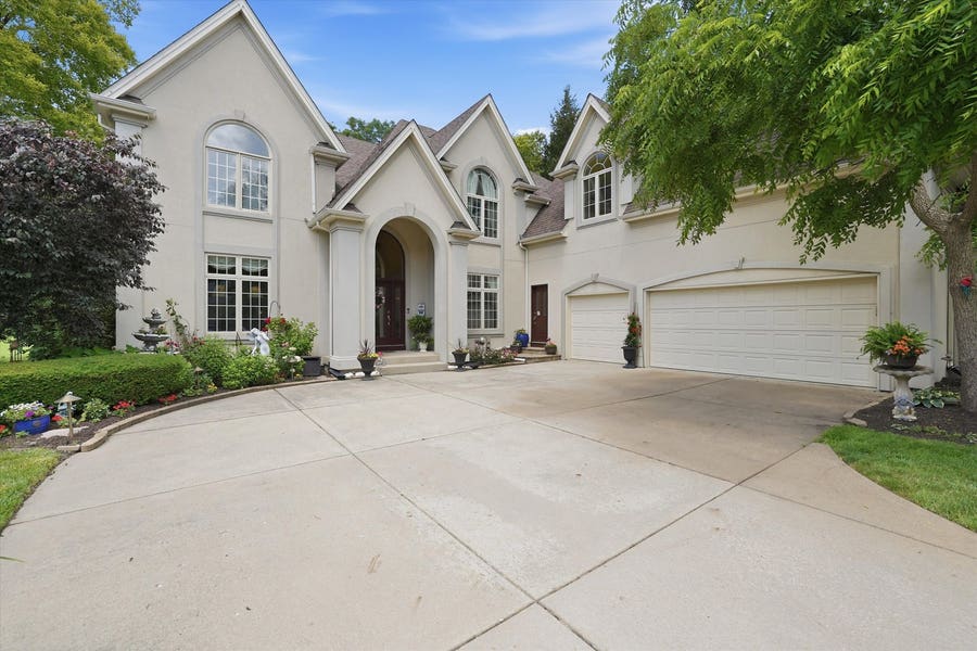Property photo for 1108 CHADWICK Court, Aurora, IL