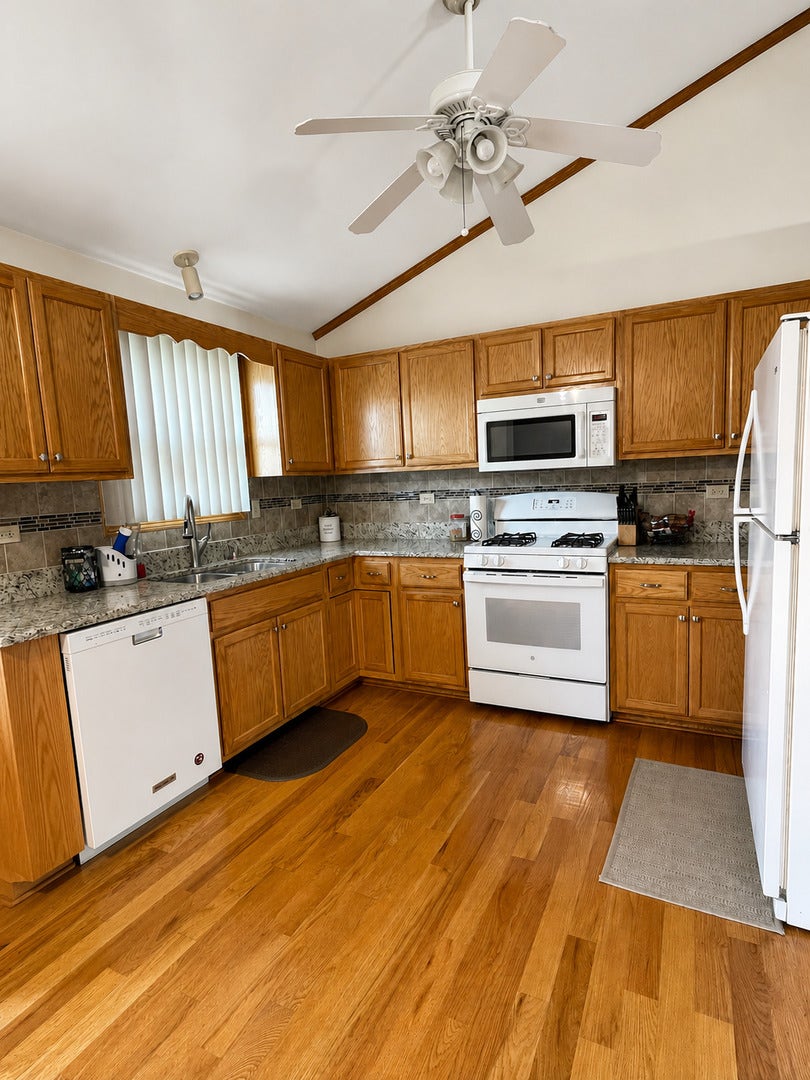 1414 Howland Drive, Joliet, IL 60431 Kitchen