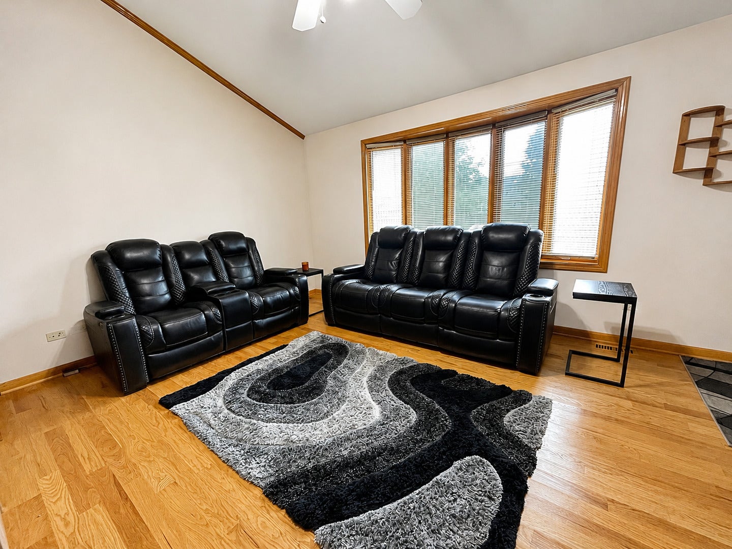 1414 Howland Drive, Joliet, IL 60431 Living Room