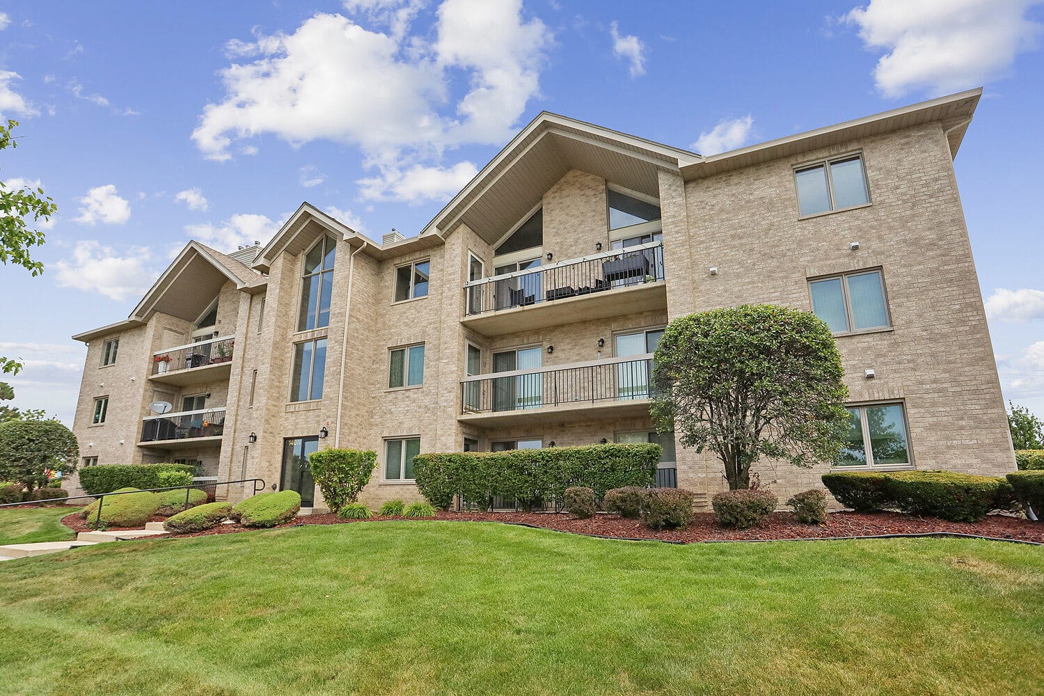 14011 Norwich Lane, #303, Orland Park, IL 60467 14011 Norwich Lane, #303, Orland Park, IL 60467