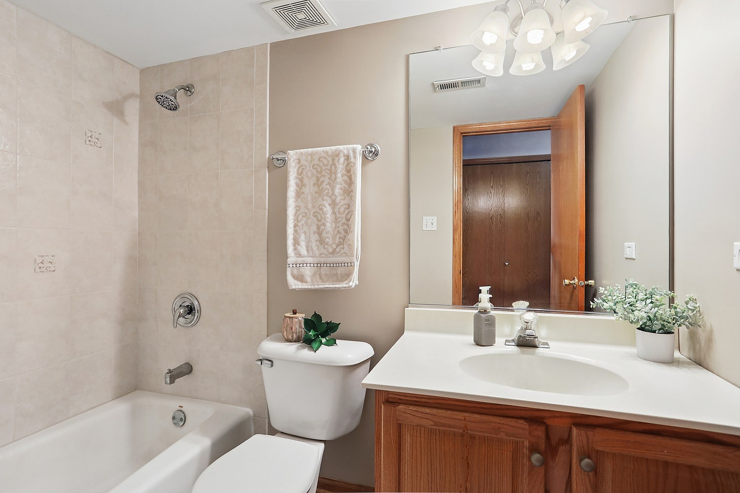 14011 Norwich Lane, #303, Orland Park, IL 60467 14011 Norwich Lane, #303, Orland Park, IL 60467