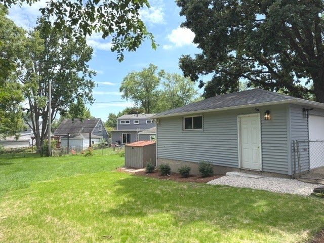 987 South Street, Elgin, IL 60123 987 South Street, Elgin, IL 60123