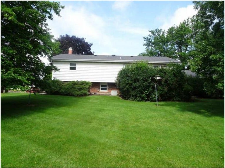 12135 Hillcrest Drive, Lemont, IL 60439