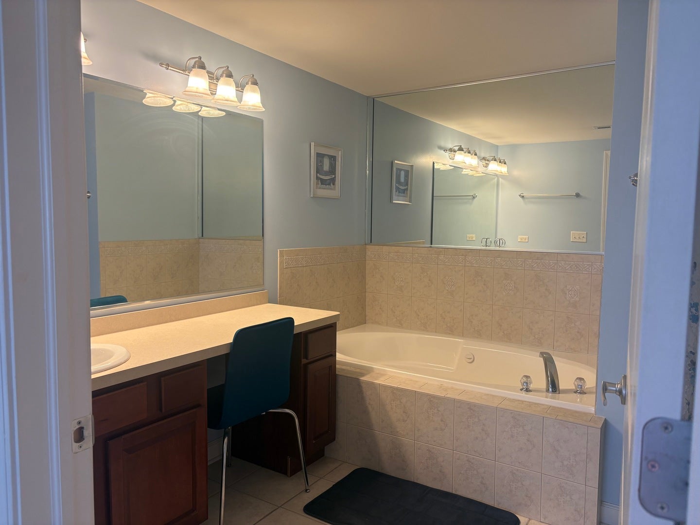 7904 Trinity Circle, #2NW, Tinley Park, IL 60487 7904 Trinity Circle, #2NW, Tinley Park, IL 60487