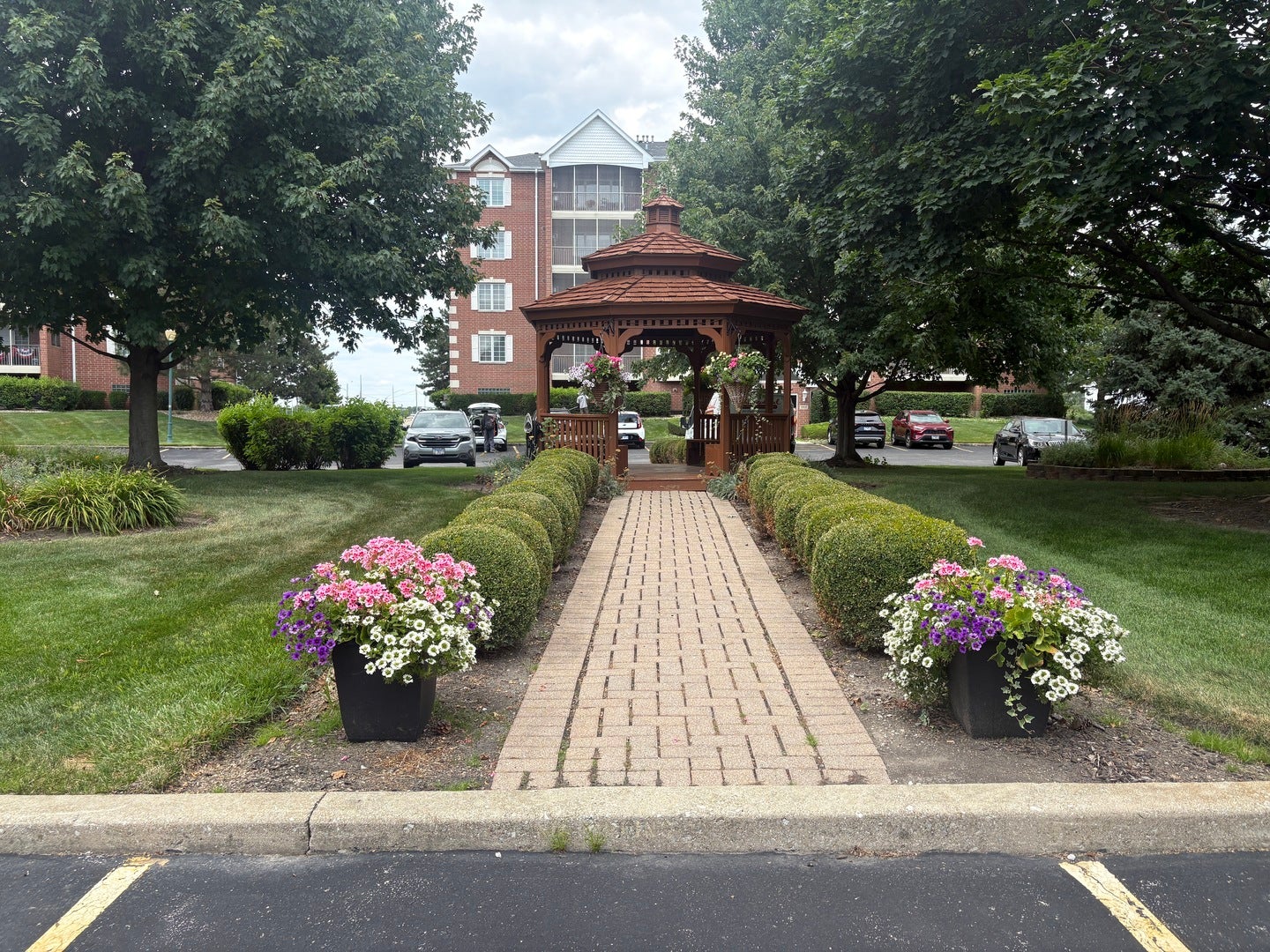7904 Trinity Circle, #2NW, Tinley Park, IL 60487 7904 Trinity Circle, #2NW, Tinley Park, IL 60487