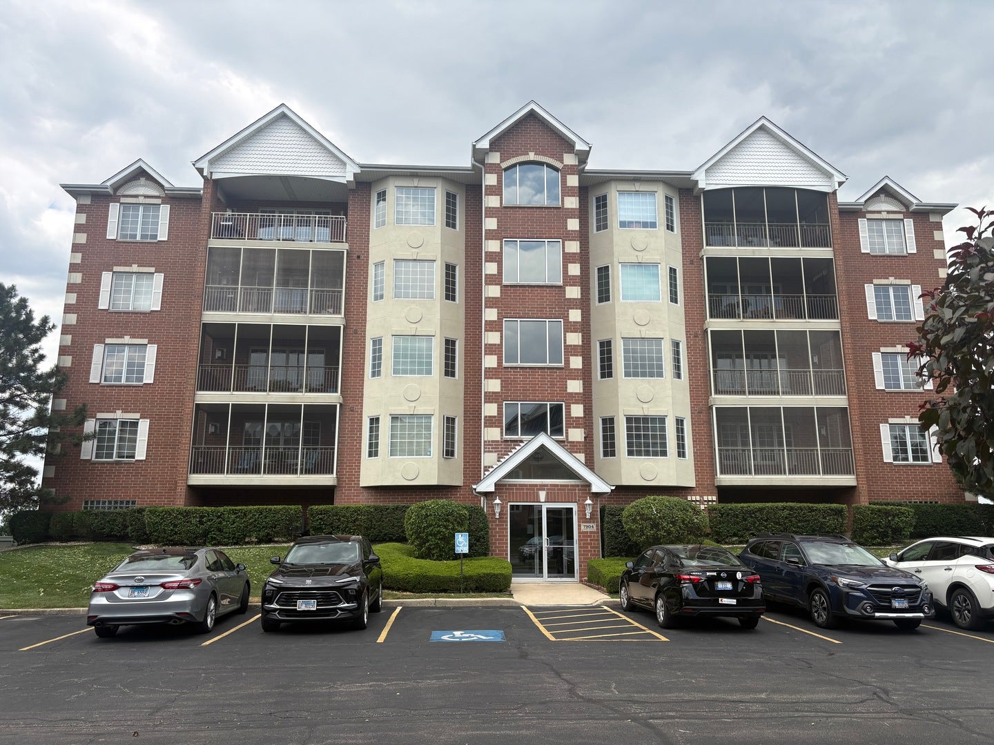 7904 Trinity Circle, #2NW, Tinley Park, IL 60487 7904 Trinity Circle, #2NW, Tinley Park, IL 60487