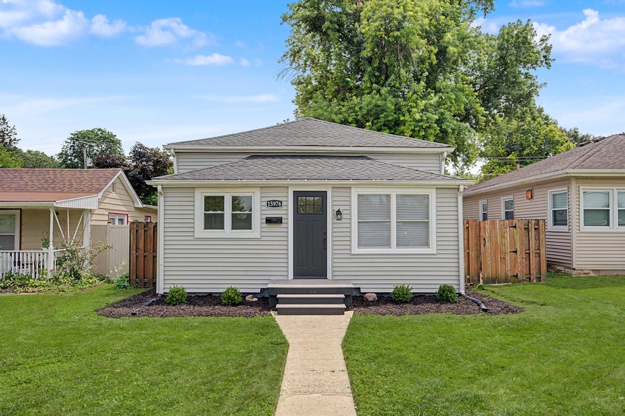 Property photo for 15976 New Avenue, Lemont, IL