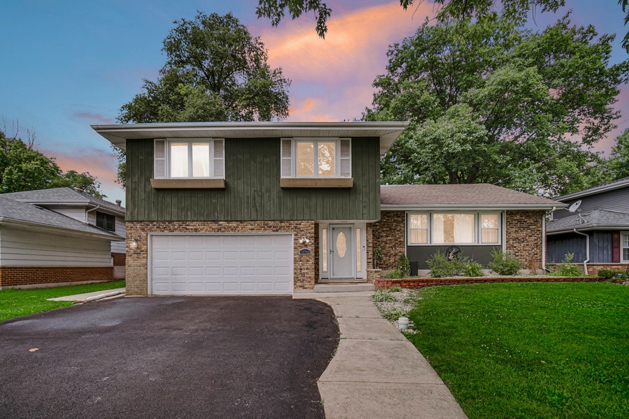 Property photo for 17742 Larkspur Lane, Homewood, IL