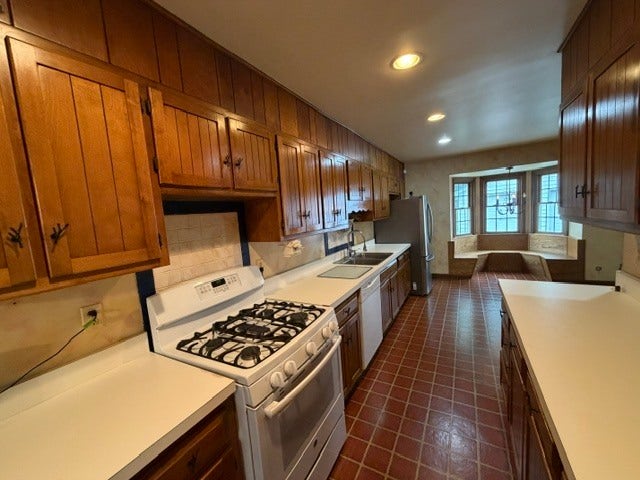 1209 Richmond Street, Joliet, IL 60435
