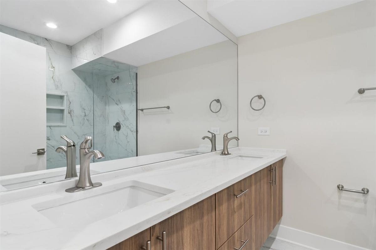 251 High Street, Highwood, IL 60040