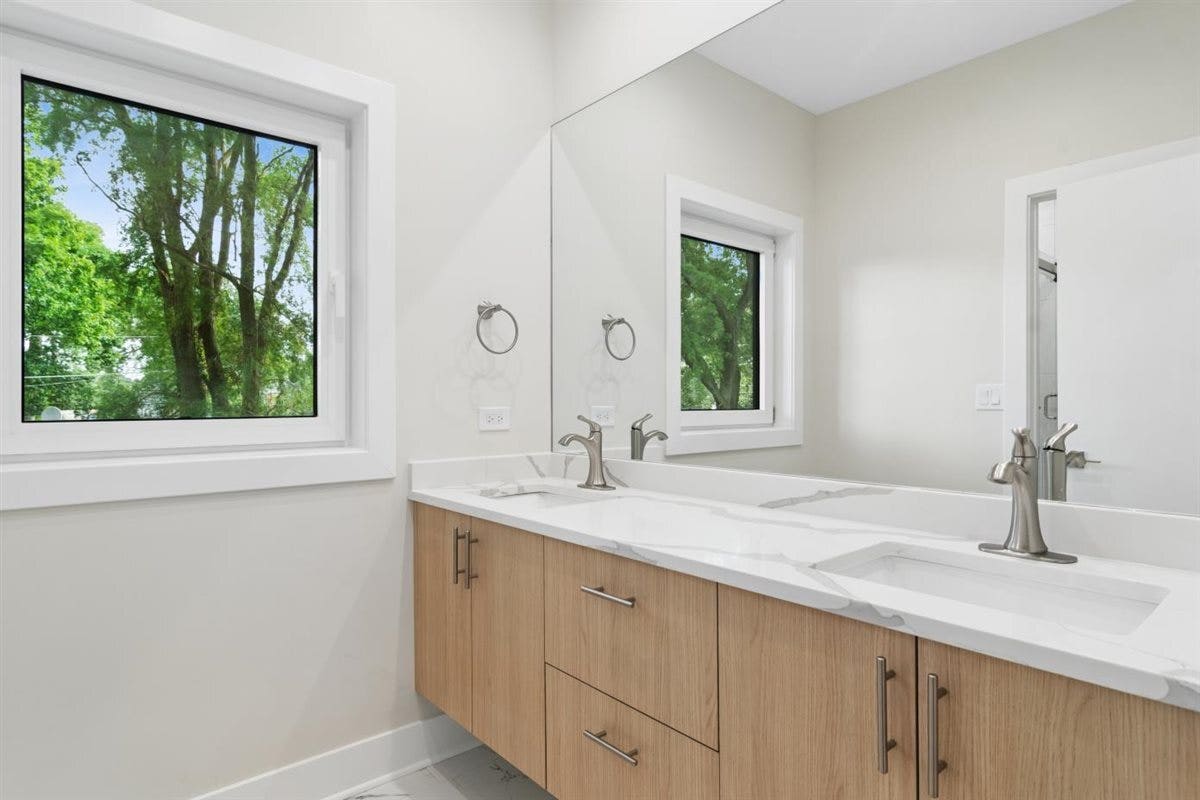 251 High Street, Highwood, IL 60040