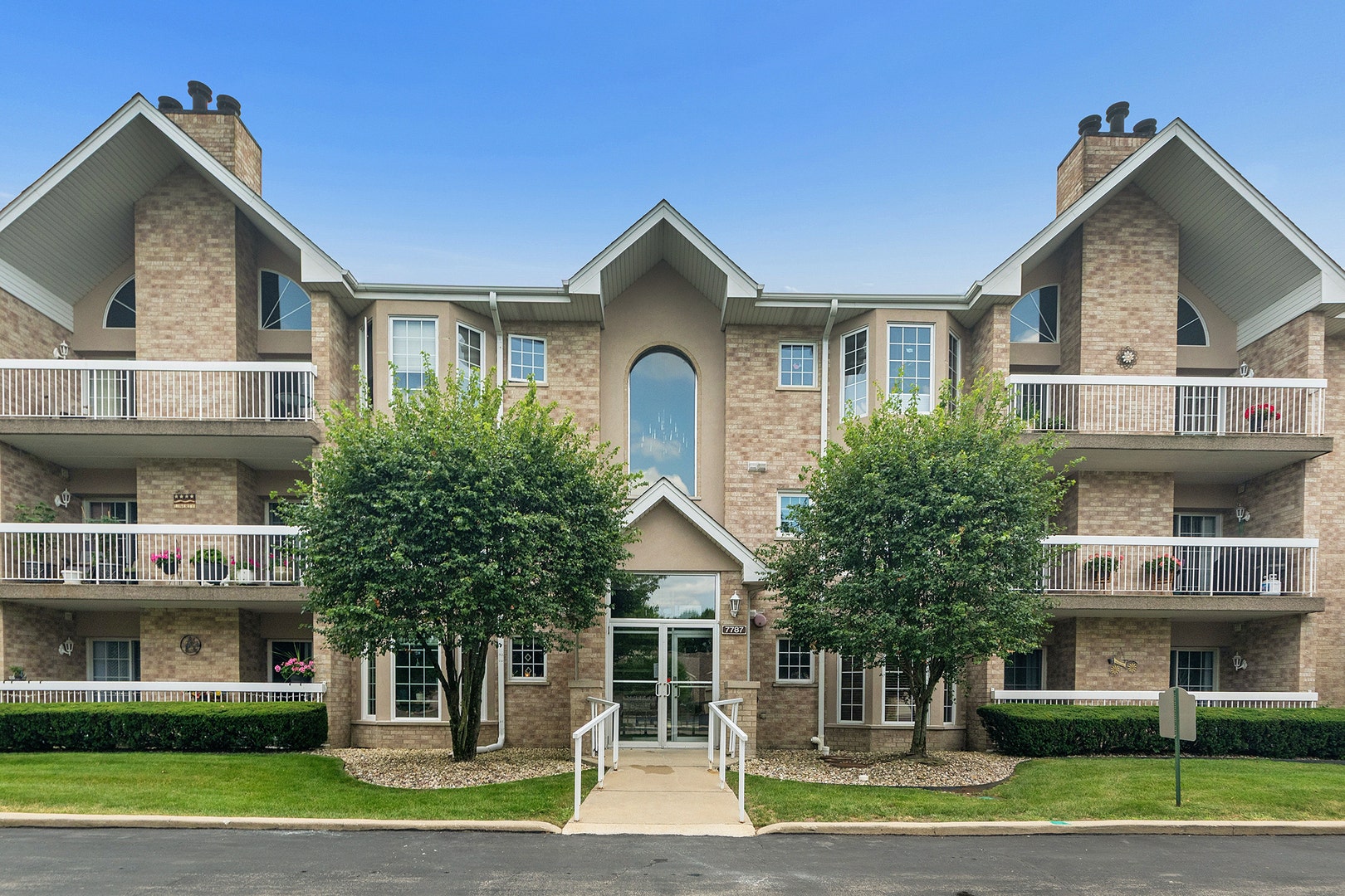 7787 Bristol Park Drive, #3SW, Tinley Park, IL 60477