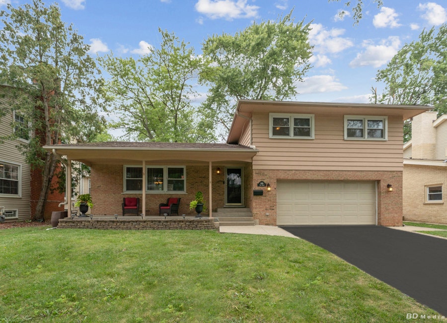 Property photo for 818 Elm Street, Flossmoor, IL