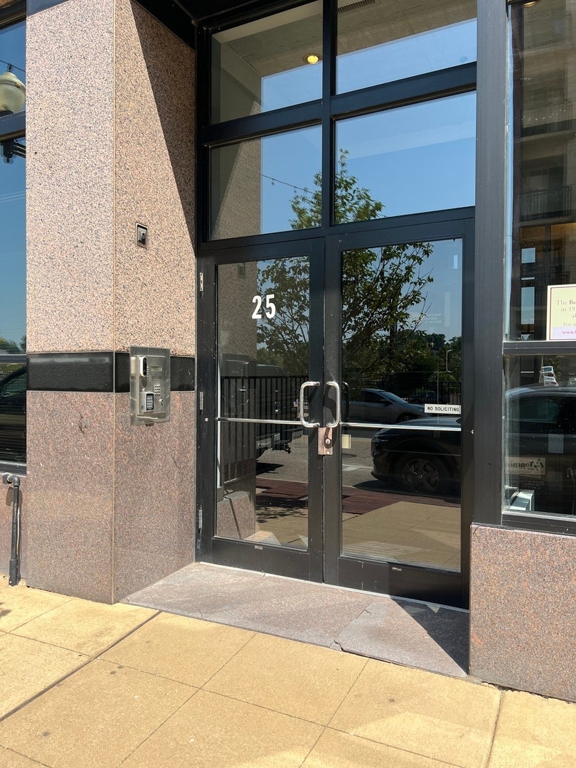 25 S Grove Avenue, #302, Elgin, IL 60120 25 S Grove Avenue, #302, Elgin, IL 60120