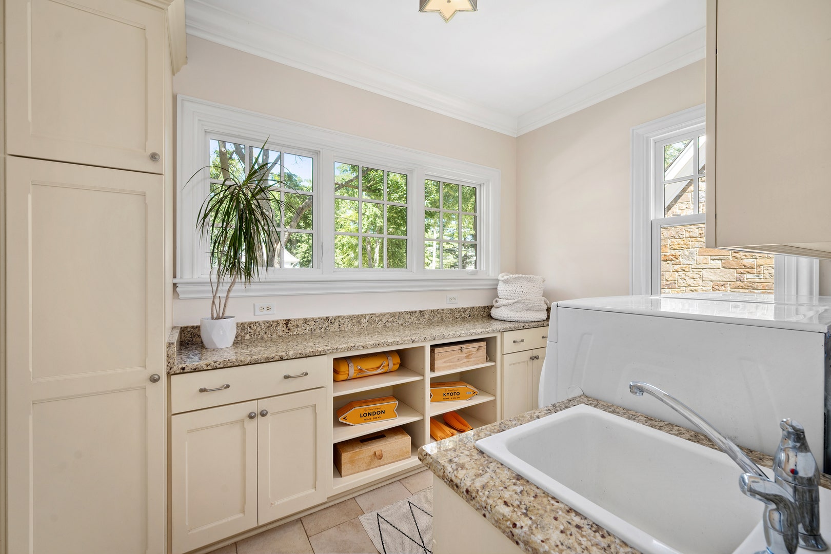401 S LINCOLN Street, Hinsdale, IL 60521
