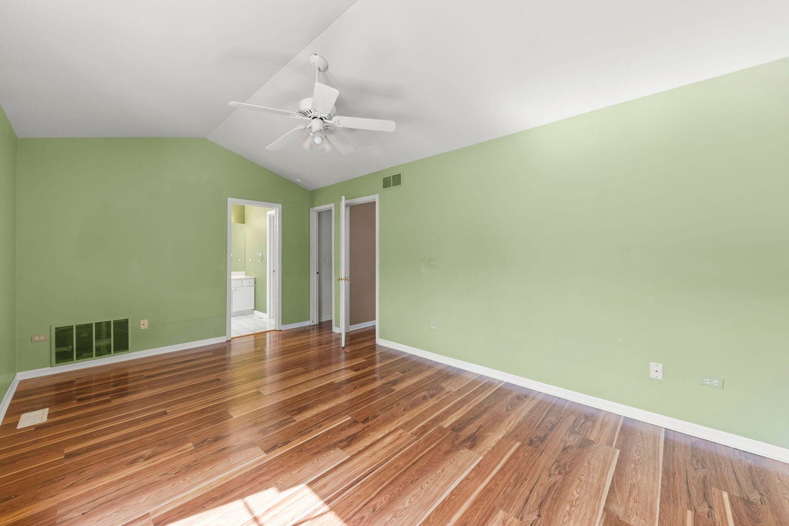 2034 JEFFREY Court, #2034, Elgin, IL 60123 2034 JEFFREY Court, #2034, Elgin, IL 60123