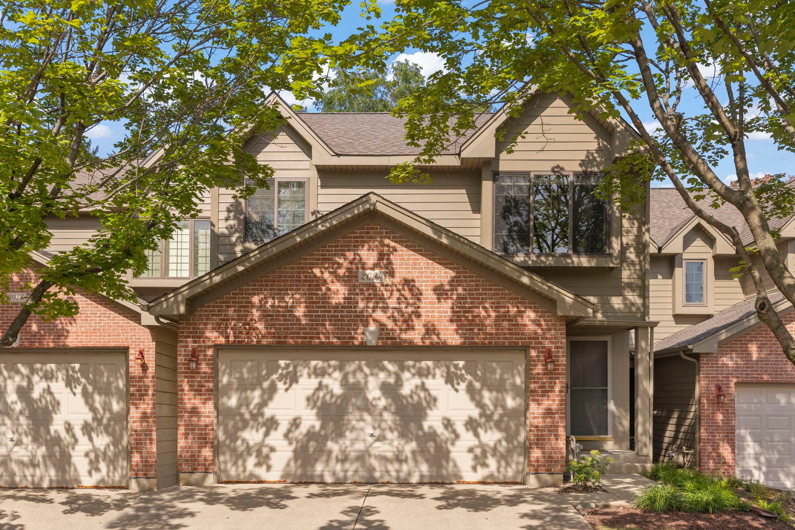 2034 JEFFREY Court, #2034, Elgin, IL 60123 2034 JEFFREY Court, #2034, Elgin, IL 60123