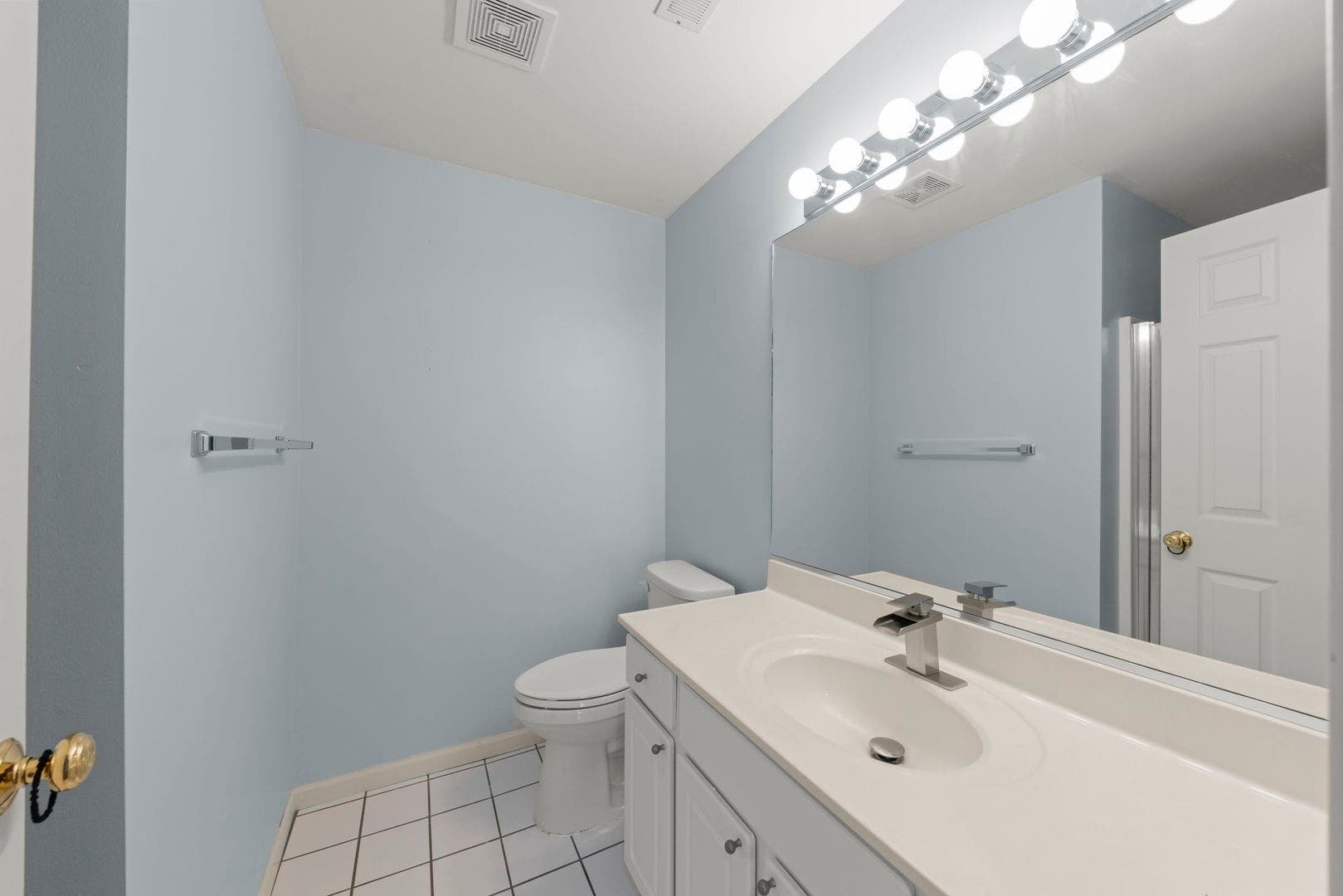 2034 JEFFREY Court, #2034, Elgin, IL 60123 2034 JEFFREY Court, #2034, Elgin, IL 60123