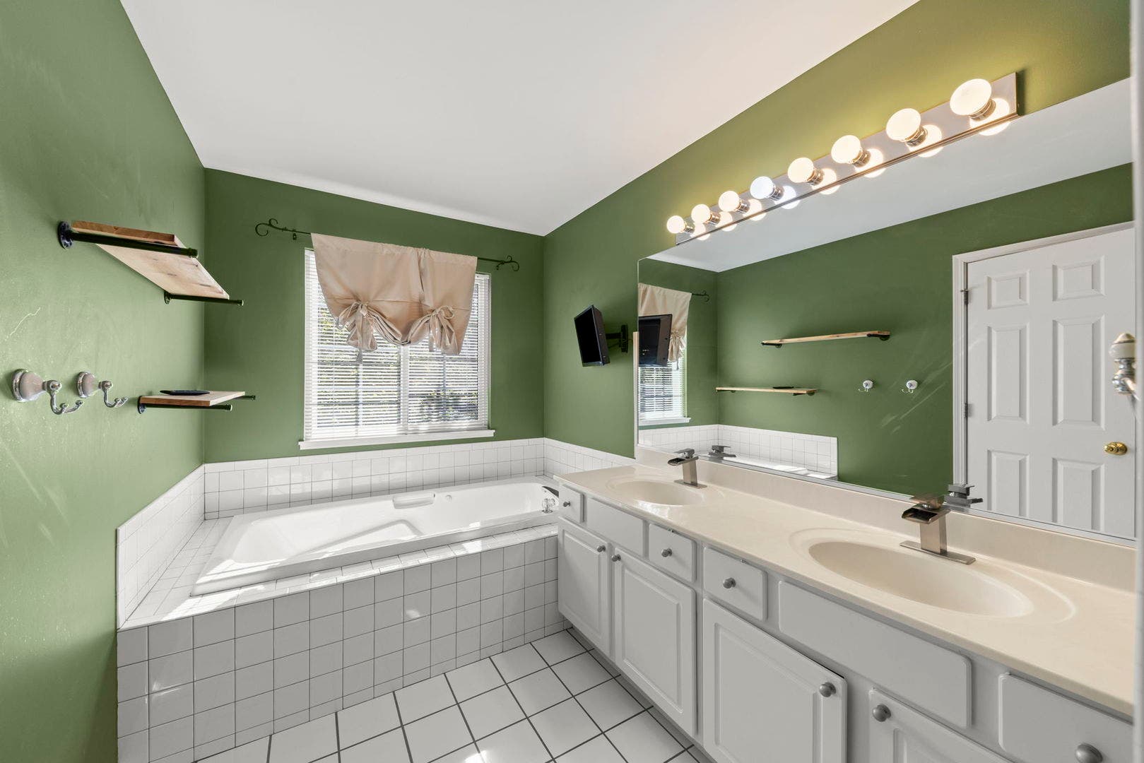 2034 JEFFREY Court, #2034, Elgin, IL 60123 2034 JEFFREY Court, #2034, Elgin, IL 60123