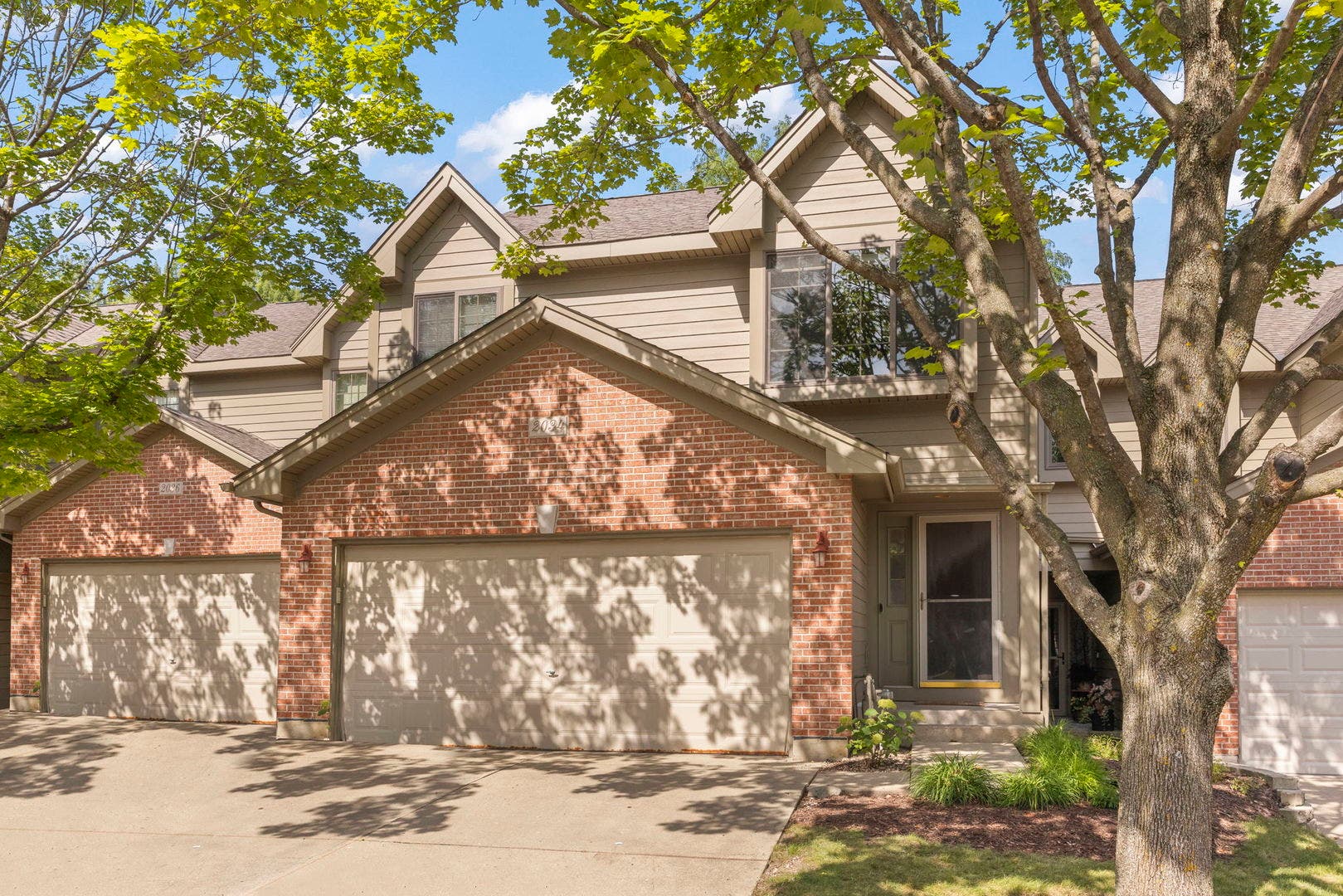 2034 JEFFREY Court, #2034, Elgin, IL 60123 2034 JEFFREY Court, #2034, Elgin, IL 60123
