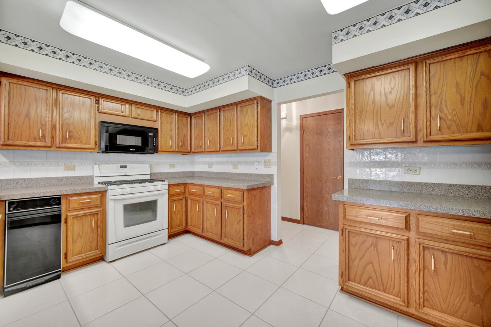 18335 Pine Wood Lane, Tinley Park, IL 60477