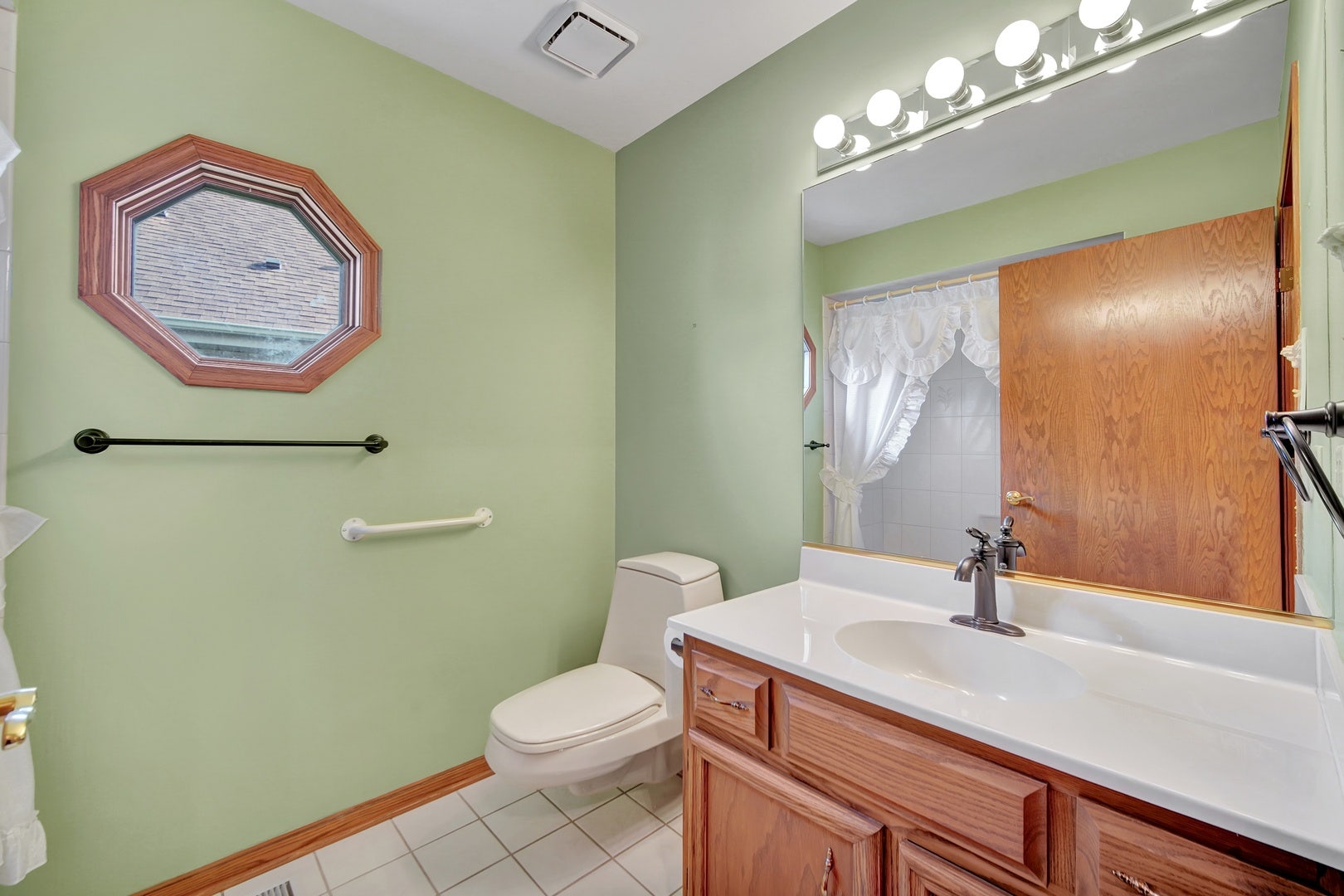 18335 Pine Wood Lane, Tinley Park, IL 60477