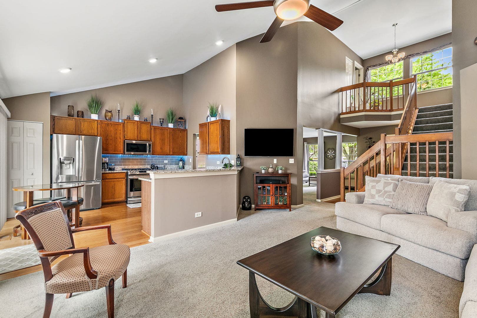 204 Dickens Trail, Elgin, IL 60120 204 Dickens Trail, Elgin, IL 60120
