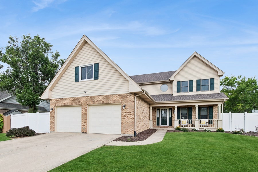 Property photo for 781 Wellington Parkway, New Lenox, IL