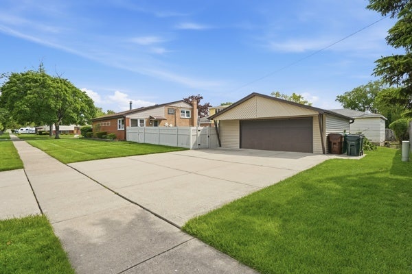 6933 176th Street, Tinley Park, IL 60477