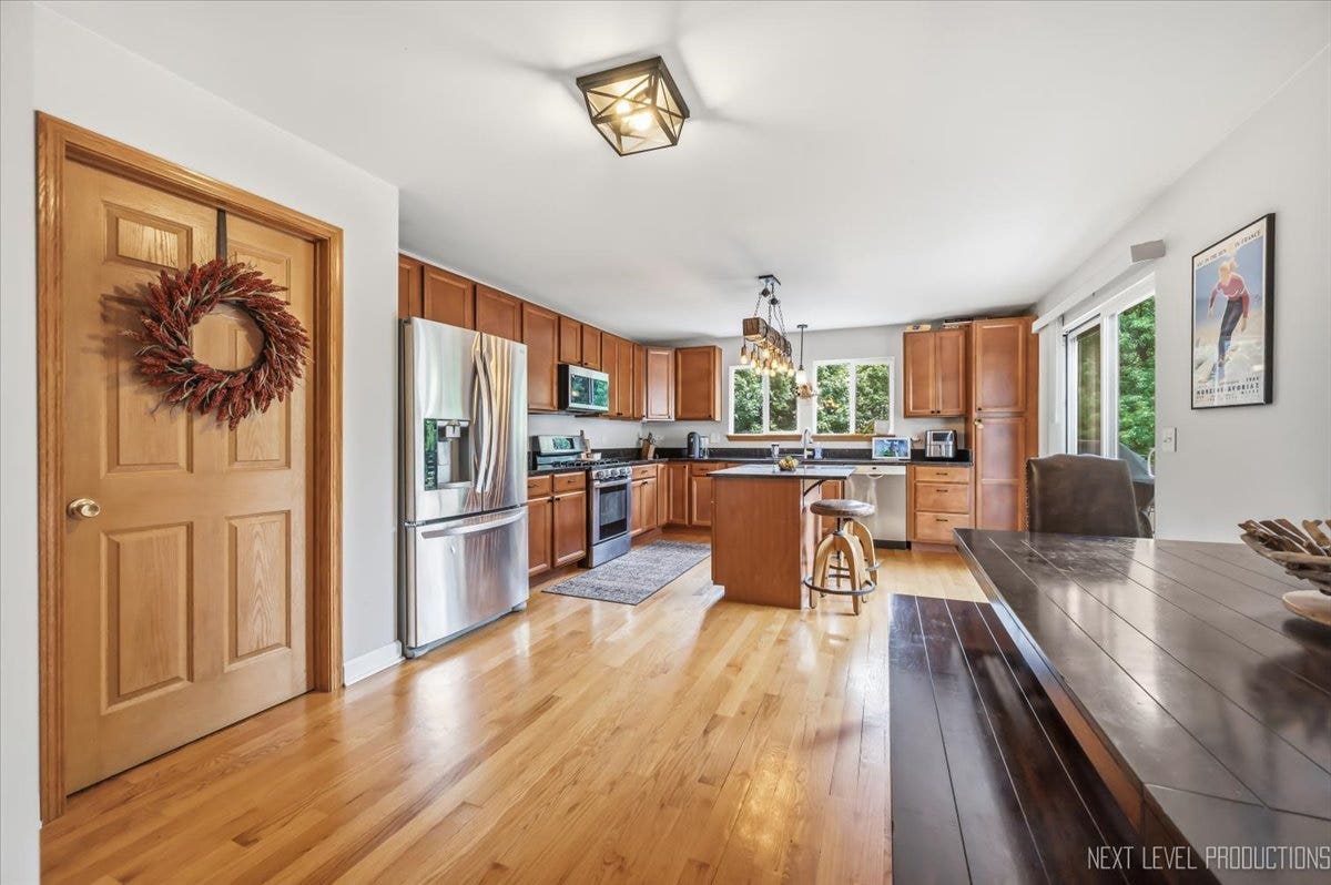 2416 Mckenzie Court, Aurora, IL 60503