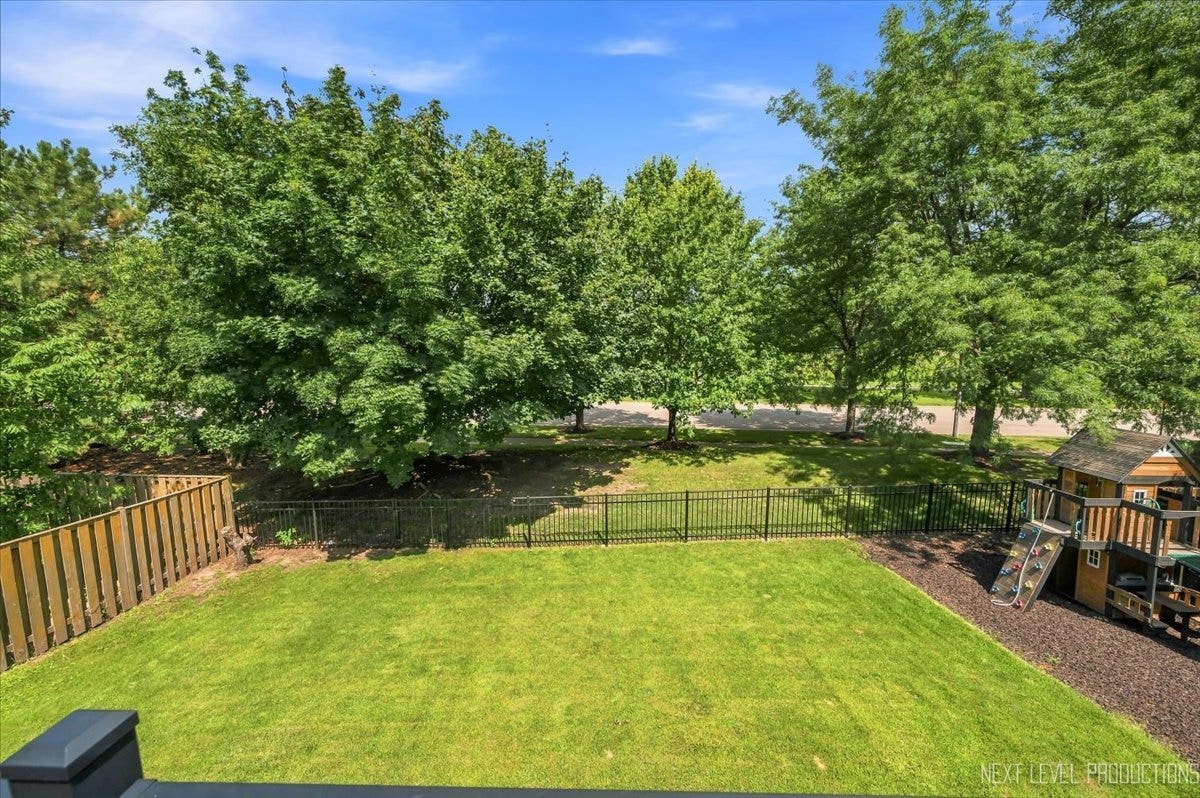 2416 Mckenzie Court, Aurora, IL 60503