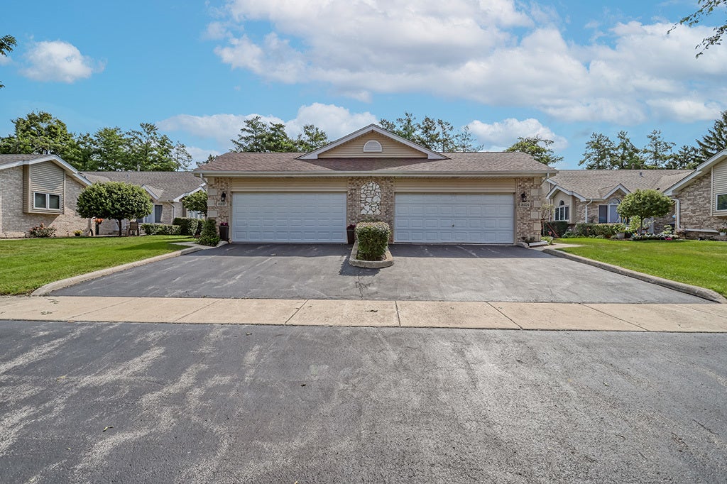 16109 Lake Villa Avenue, Tinley Park, IL 60477