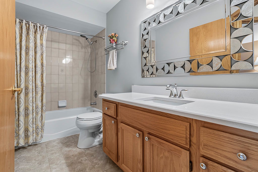 2ND FULL BATH UPSTAIRS IN HALLWAY W/CERAMIC TILES