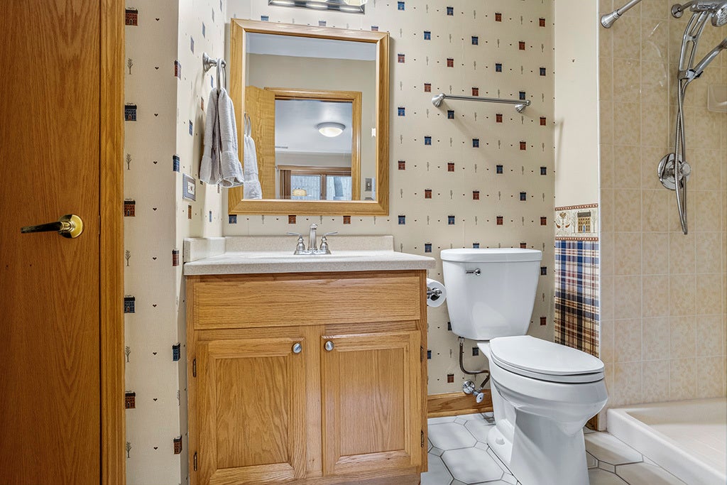 LOWER LEVEL HAS A 3/4 BATH W/CERAMIC TILES