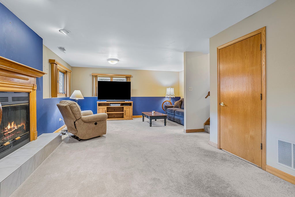 FAMILY ROOM W/OAK-SURROUND FIREPLACE