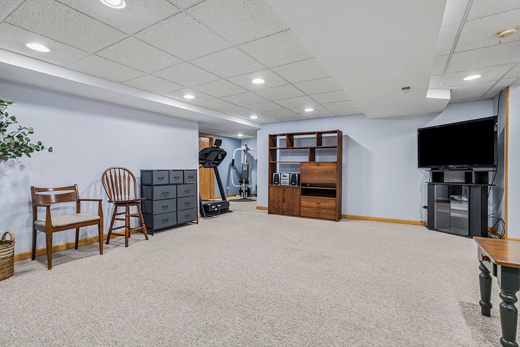 FULL FINISHED SUB-BSMT, TOO!! ANOTHER BIG REC ROOM