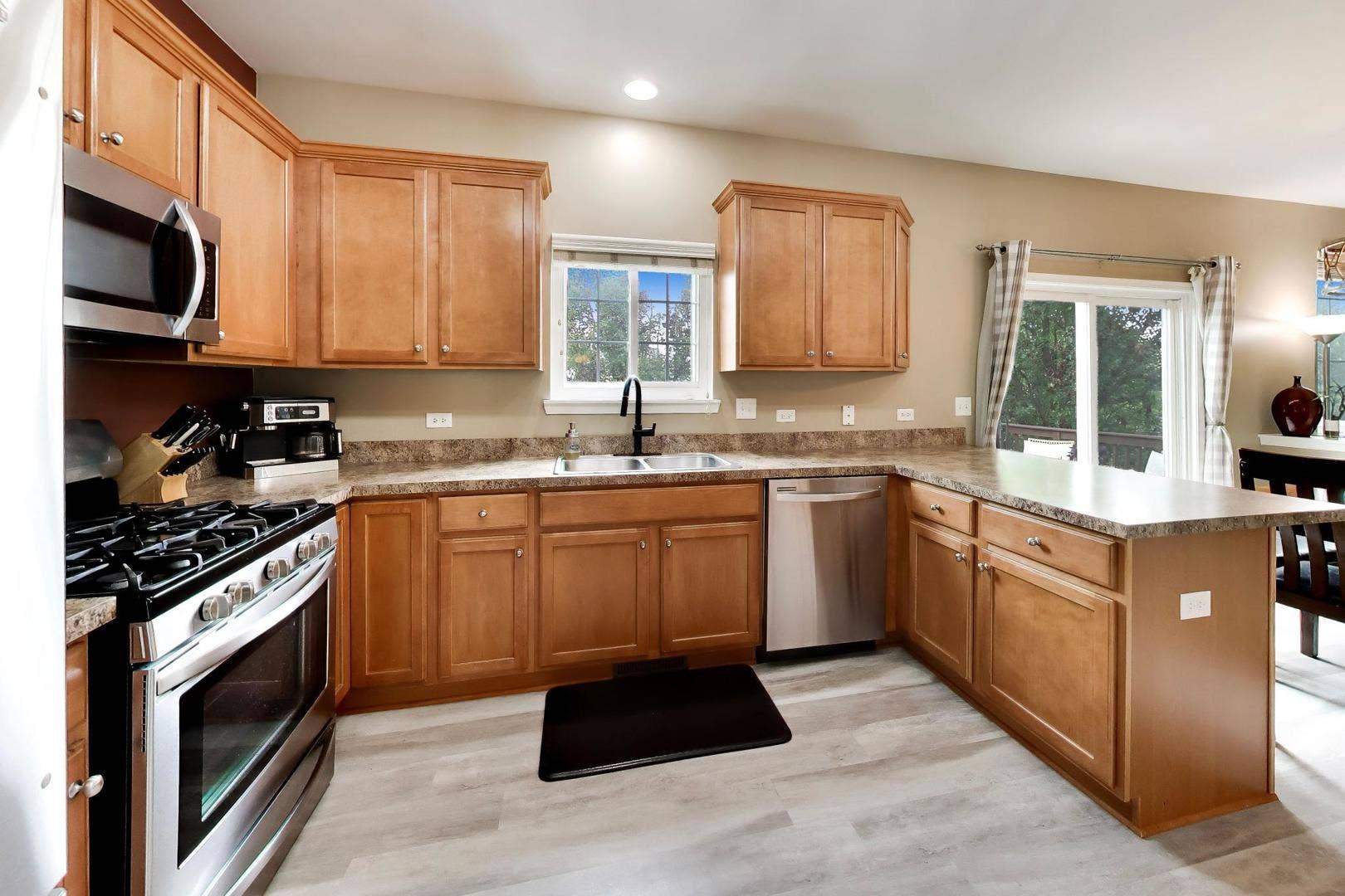 833 Briarcliff Drive, Minooka, IL 60447 833 Briarcliff Drive, Minooka, IL 60447