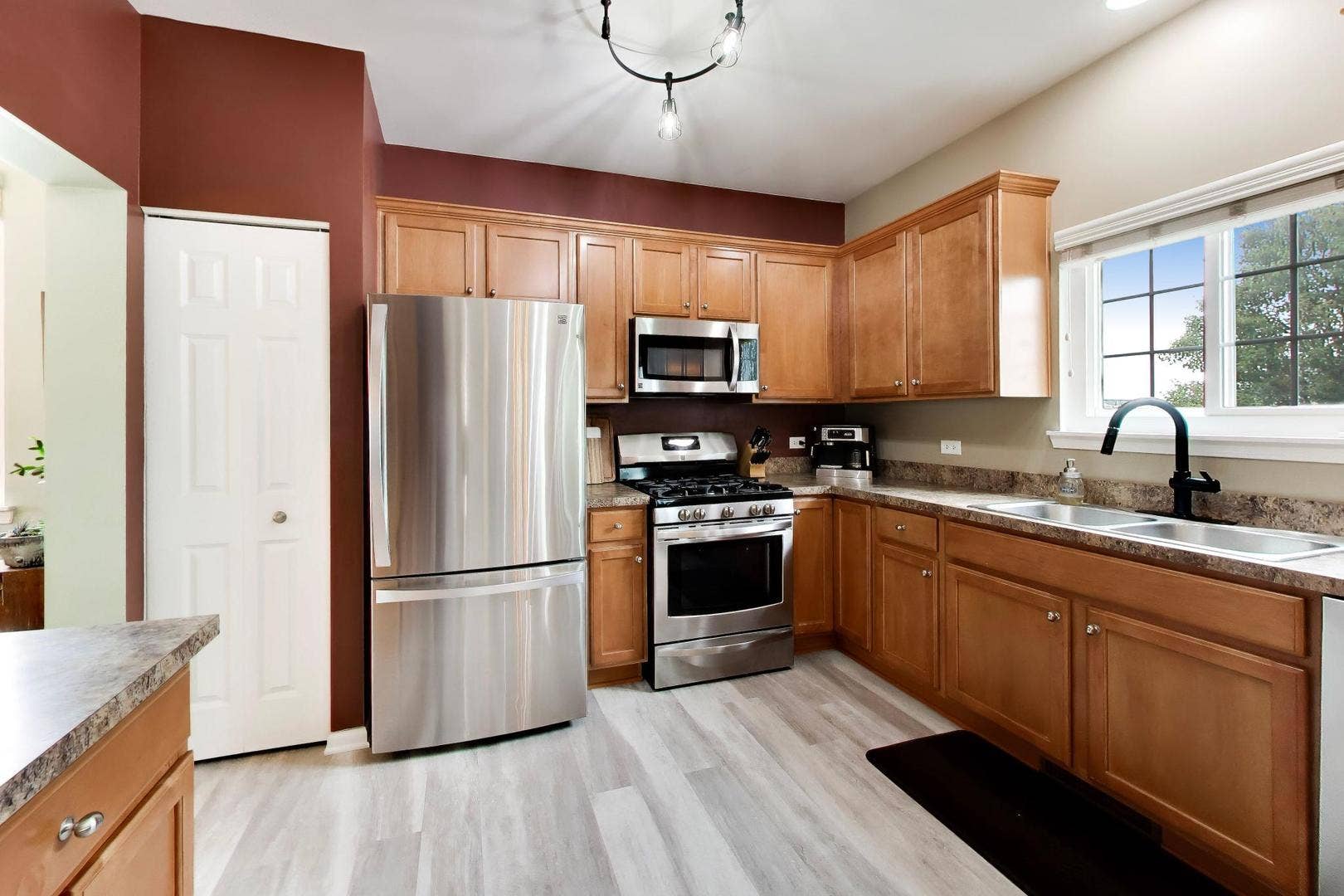 833 Briarcliff Drive, Minooka, IL 60447 833 Briarcliff Drive, Minooka, IL 60447
