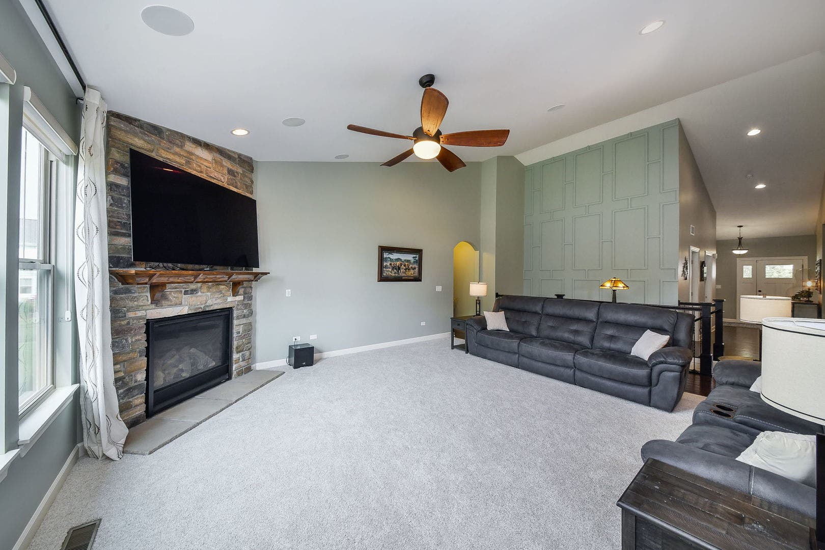 3529 Gallant Fox Drive, Elgin, IL 60124 3529 Gallant Fox Drive, Elgin, IL 60124